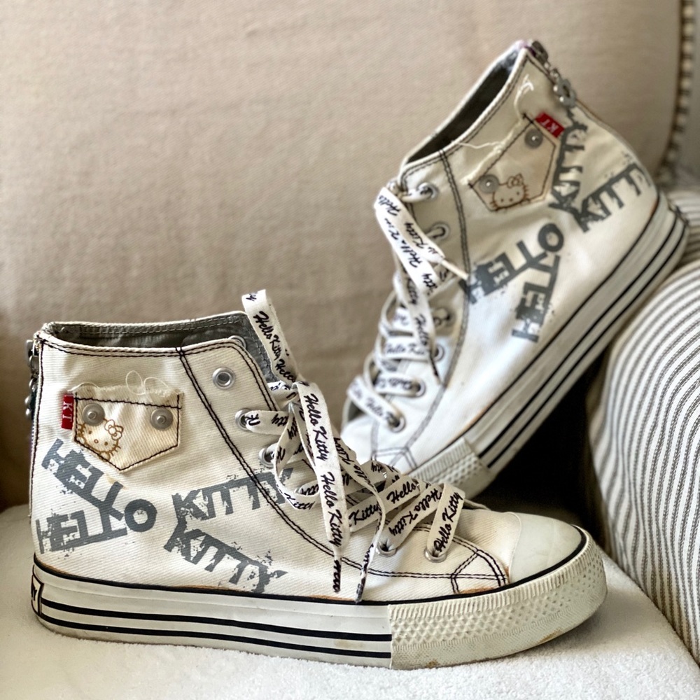 SOLD Converse x Hello Kitty Chuck Taylor shoes 37